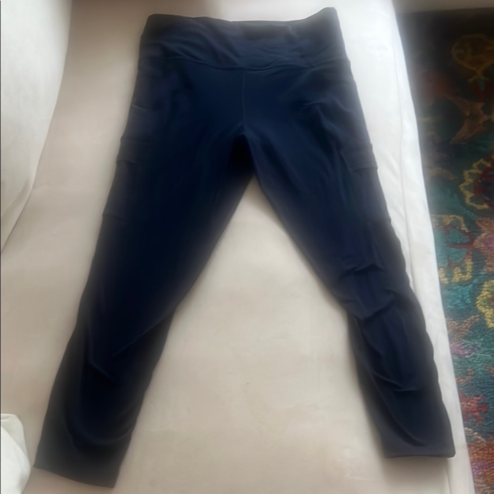 Athleta Navy salutation cargo pocket 7/8 medium